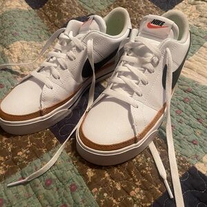 Women’s Nike Court Legacy sz 8.5